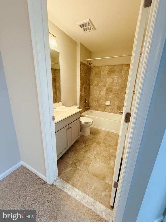 Building Photo - 1101 Hights Farm Rd N