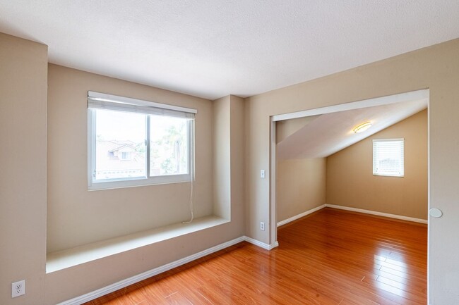 Building Photo - 13564 Cres Hill Dr