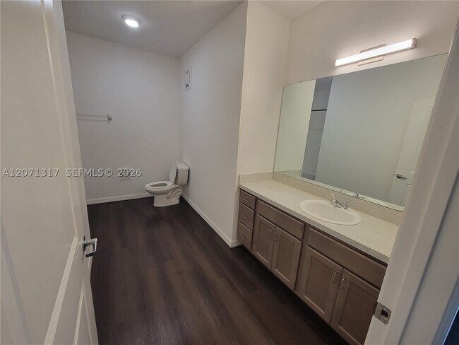 Building Photo - 8247 Tanager Sq