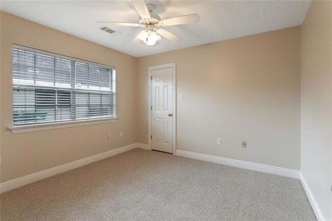 Building Photo - 158 Woodruff Dr