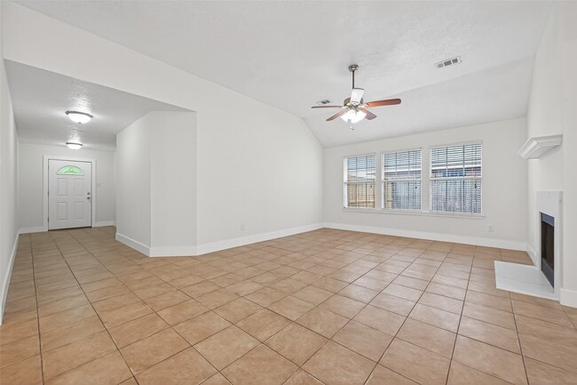 Building Photo - 18822 Yaupon Trail