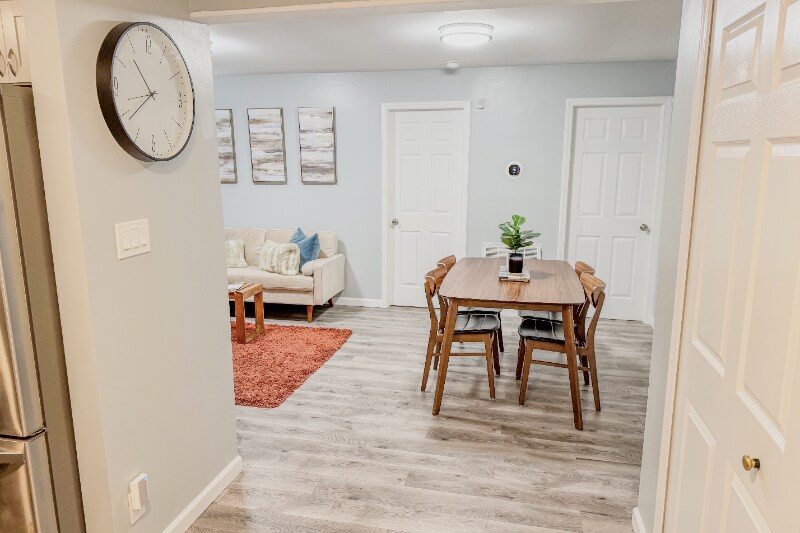 Building Photo - 618 Troy St