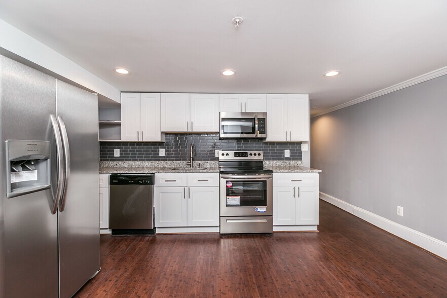 Building Photo - 1724 Saint Paul St