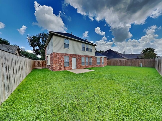 Building Photo - 1120 Sunset Lakes Dr