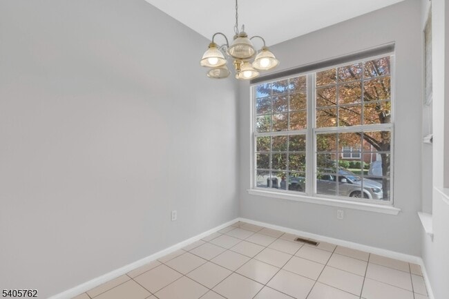 Building Photo - 107 Gladstone Dr