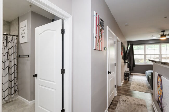 Building Photo - 400 Symphony Cir
