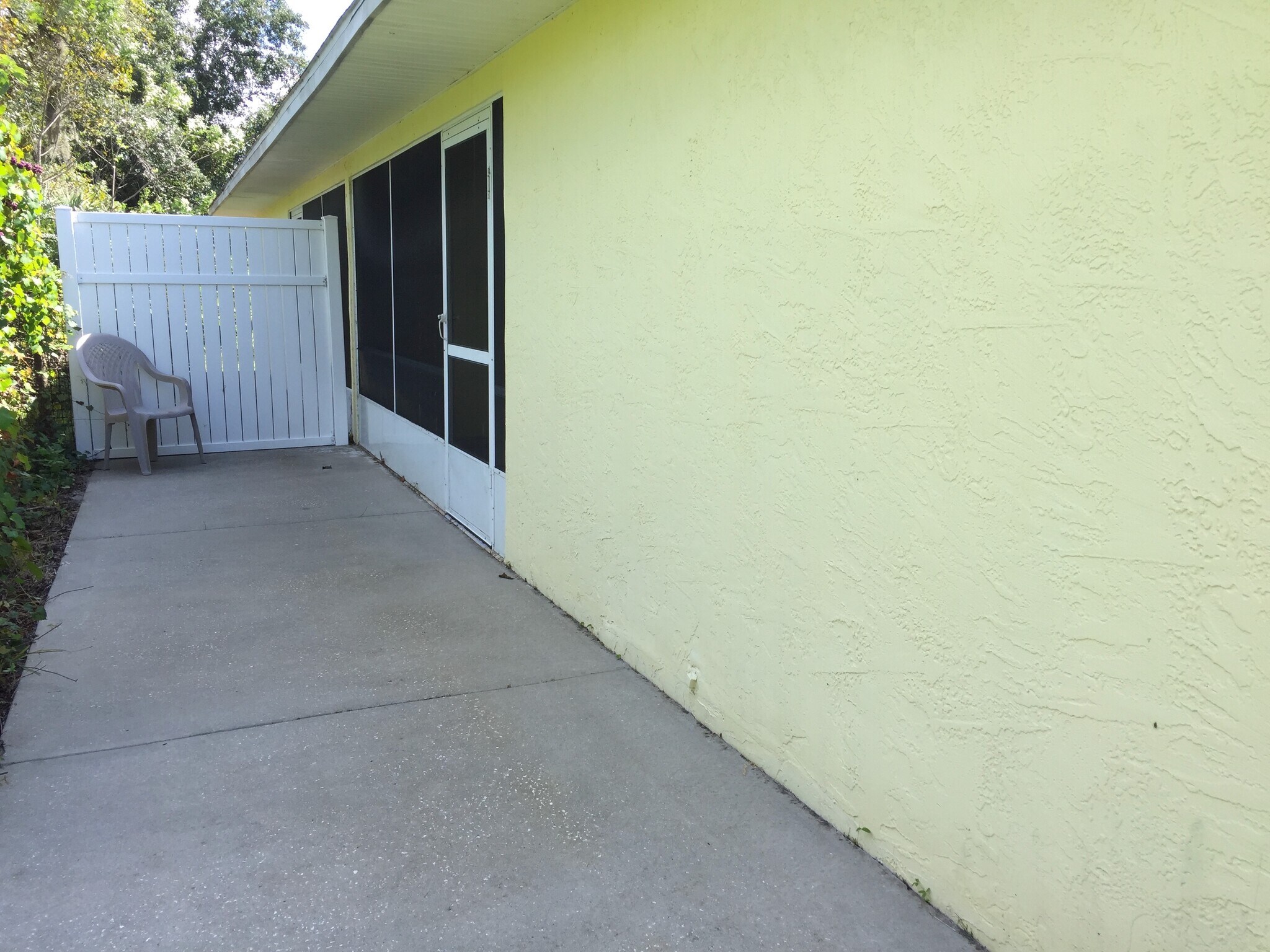 Building Photo - 3321 India Palm Dr