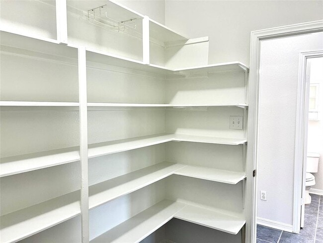 Building Photo - 6400 La Carman Ln