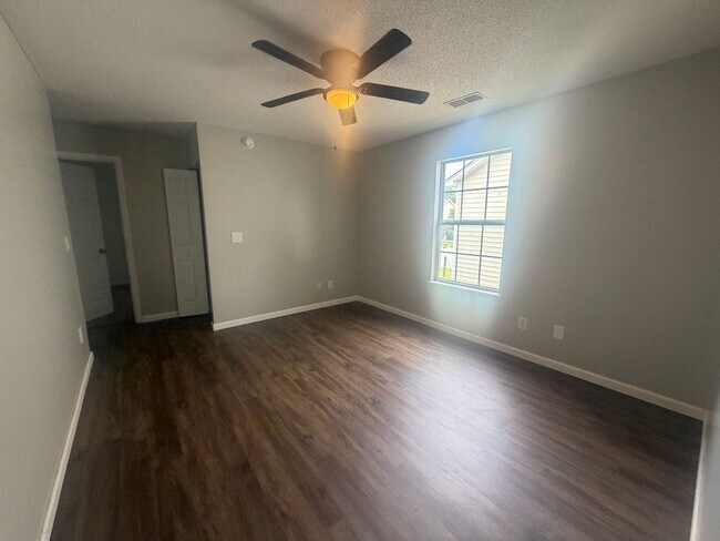 Building Photo - 1755 Polaris Dr