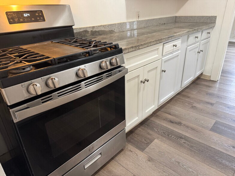 Building Photo - 4056 Santa Rita St