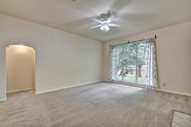 Building Photo - 1016 Savanna Ln