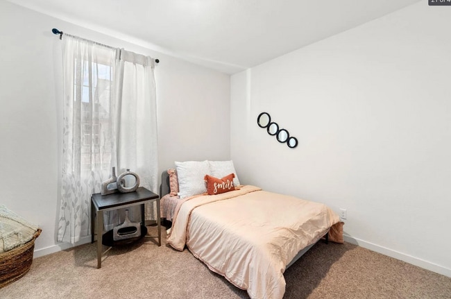 Building Photo - STUNNING 3/2.5 (Natomas)! Gym, Pool, Solar...