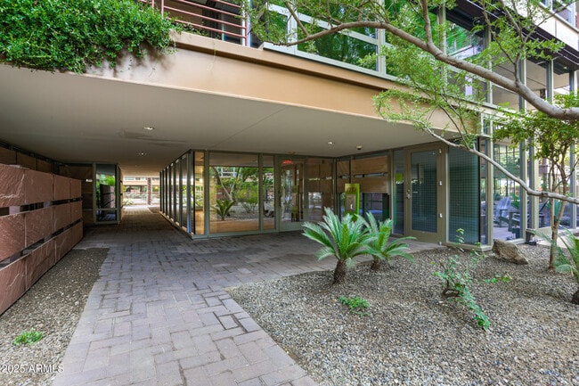 Building Photo - 7137 E Rancho Vista Dr