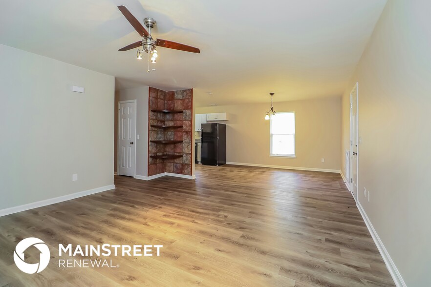 Building Photo - 207 E Wade St