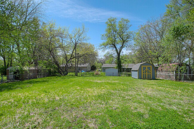 Building Photo - 6905 E 112th St