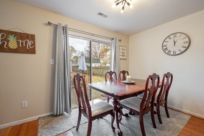 Building Photo - Central Newport News