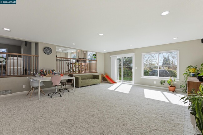 Building Photo - 342 Newcastle Ln