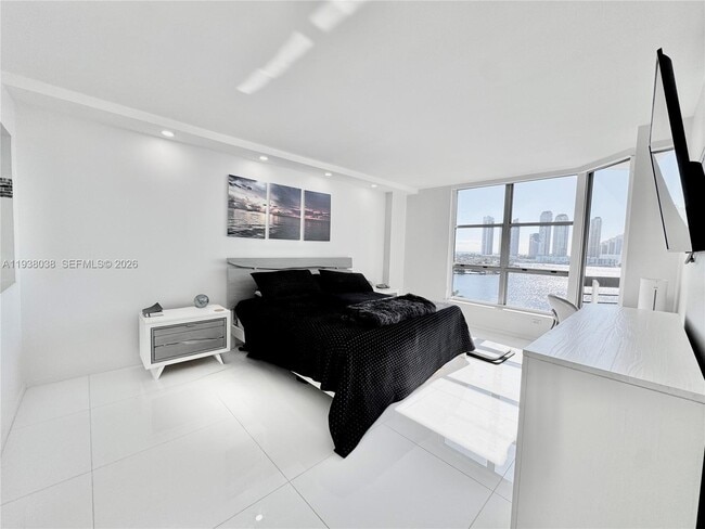 Building Photo - 3600 Mystic Pointe Dr