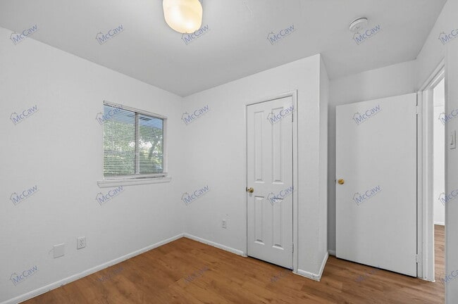 Building Photo - 616 Moore St