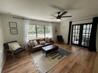 Building Photo - Beautiful 2 Bedroom, 1 Bathroom Apartment ...