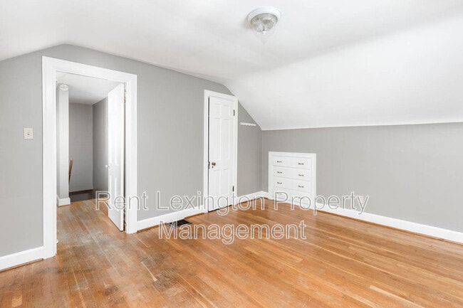 Building Photo - 123 Barberry Ln
