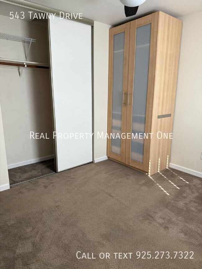 Building Photo - 543 Tawny Dr