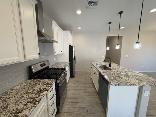 Building Photo - Star Valley Beauty 4 bedroom two bath built in 2023