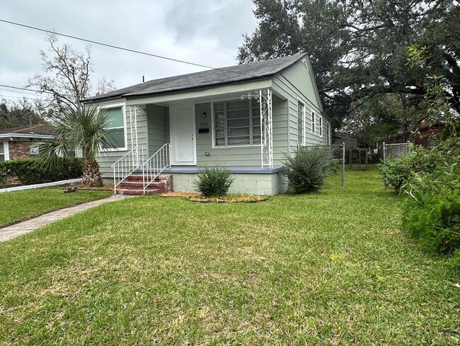 Building Photo - Ready Now- 3 Bedroom 1-Bathroom Home!