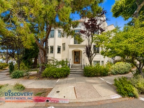 Building Photo - Classic Berkeley Condo with Tasteful Modern Updates