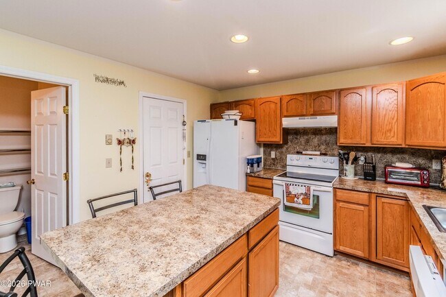 Building Photo - 3290 Bluebird Dr