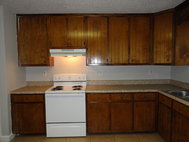 Building Photo - Newly Remodeled Townhouse in Valdosta