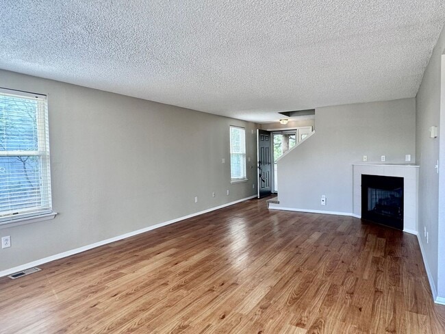 Building Photo - Conveniently Located Home in East Quincy H...