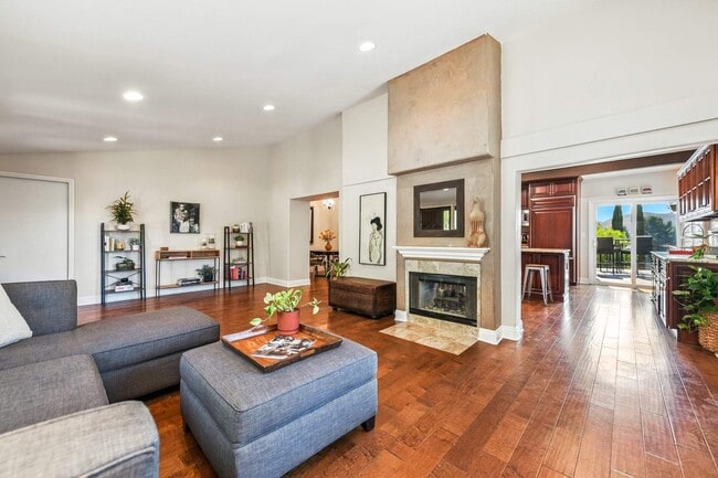 Building Photo - 5734 Fairview Pl