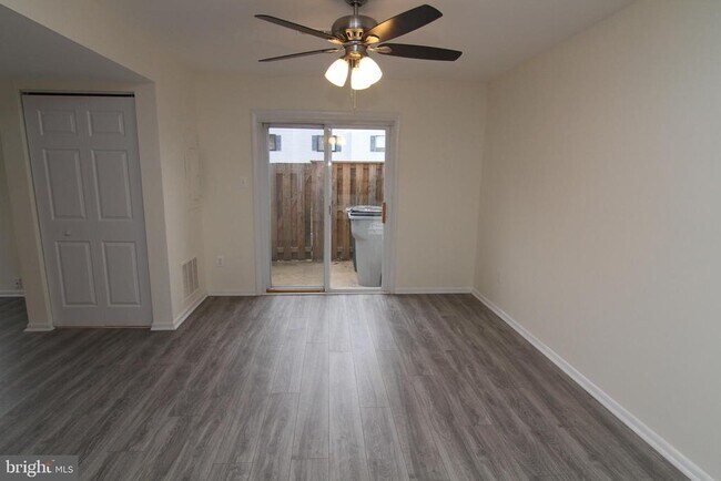 Building Photo - 9008 Sandalwood Dr