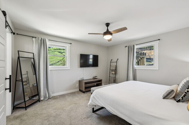 Building Photo - 4604 Mountainview Dr