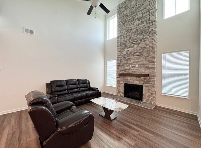Building Photo - Spacious Well-Maintained Home in Simpsonville