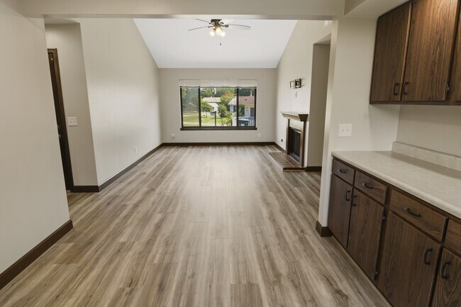 Building Photo - 2409 Heritage Dr