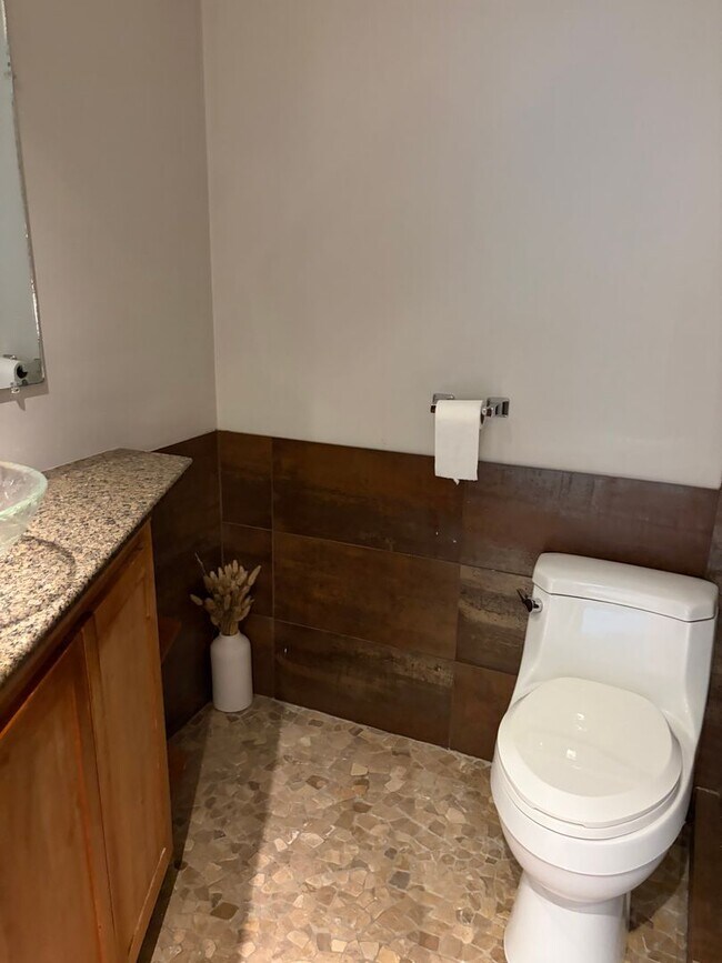 Building Photo - REMODELED NW RALEIGH 3 BEDROOM CONDO IN MARTINIQUE--SWIMMING POOL- UPDATED PRIMARY BATHROOM