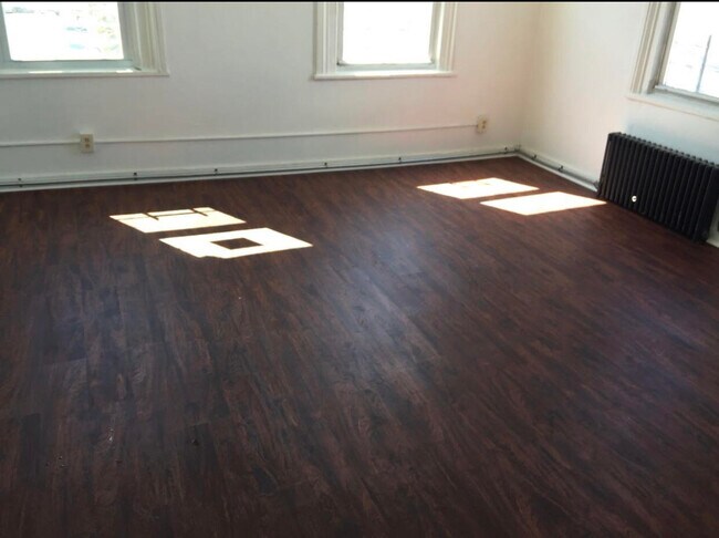 Building Photo - 19 Chestnut St