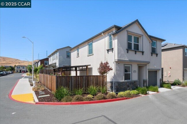 Building Photo - 300 Hideaway Ln