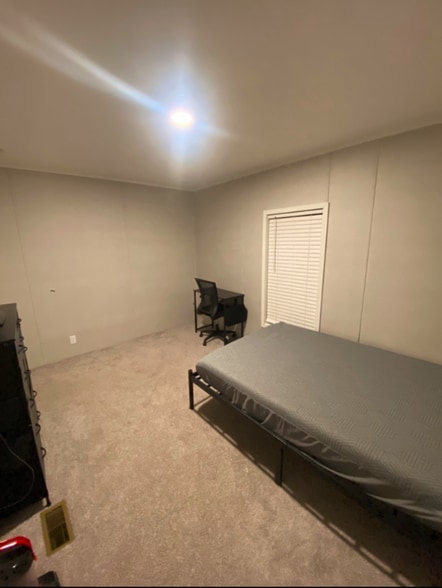 Building Photo - 325 Robin Ln