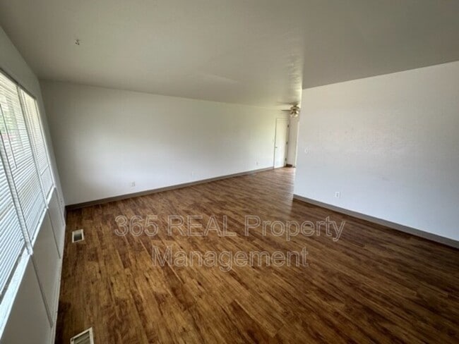 Building Photo - 2446 25th Ave