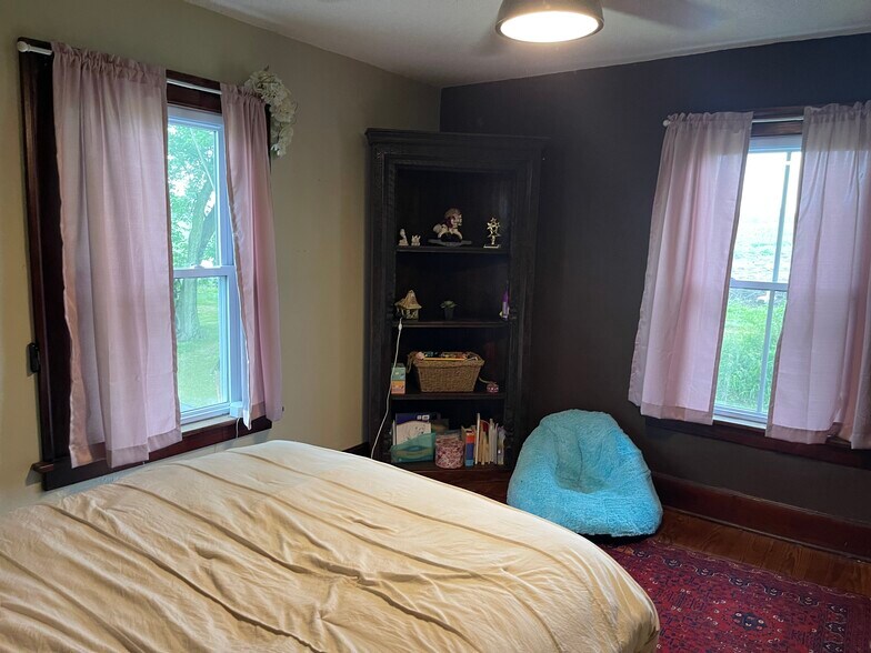 Bedroom 1- second level - W5198 Advance Rd