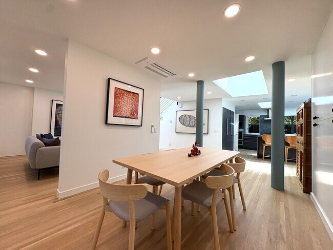 Building Photo - Modern Home availalble for lease in Menlo ...