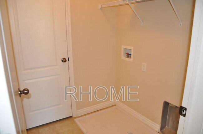 Building Photo - 1705 Westbury Way