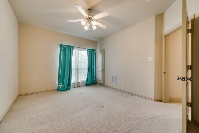 Building Photo - Gorgeous Custom Home on a private 1 acre l...