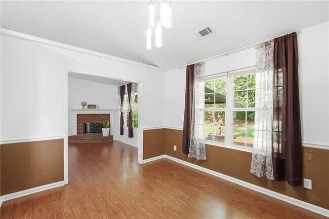 Building Photo - 575 Chandon Way
