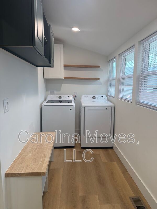 Building Photo - 6 10th St