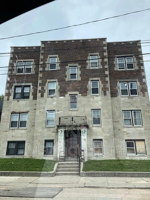 Building Photo - 700 Spencer St