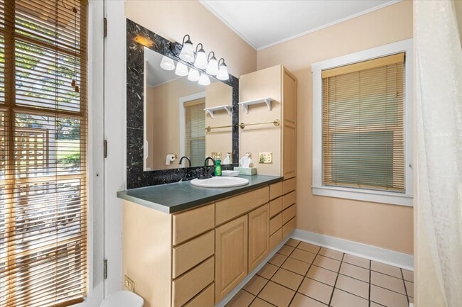 Building Photo - 255 Grant St